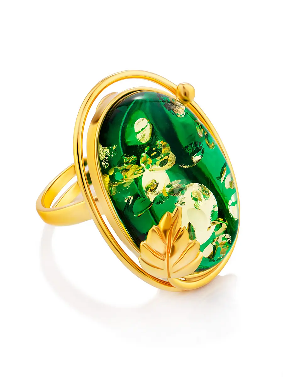 картинка Яркое необычное кольцо из изумрудно-зелёного янтаря «Элегия» в онлайн магазине