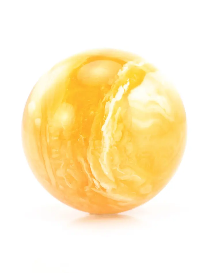 картинка Сувенир из натурального цельного янтаря с уникальной пейзажной текстурой «Шар медово-молочный» в онлайн магазине