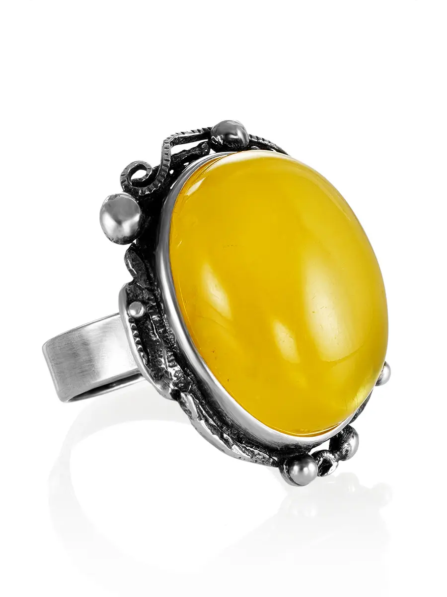 картинка Серебряное кольцо «Винтаж» с крупной вставкой из натурального медового янтаря в онлайн магазине