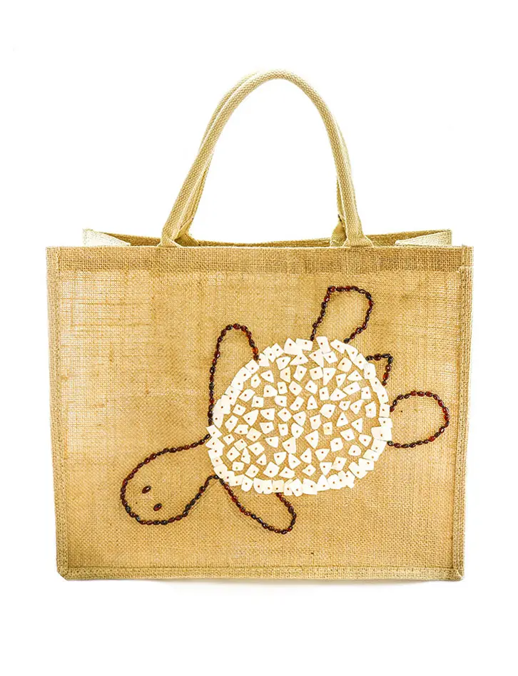 картинка Холщовая сумка-шоппер, украшенная натуральным янтарем и ракушками «Черепаха»  в онлайн магазине