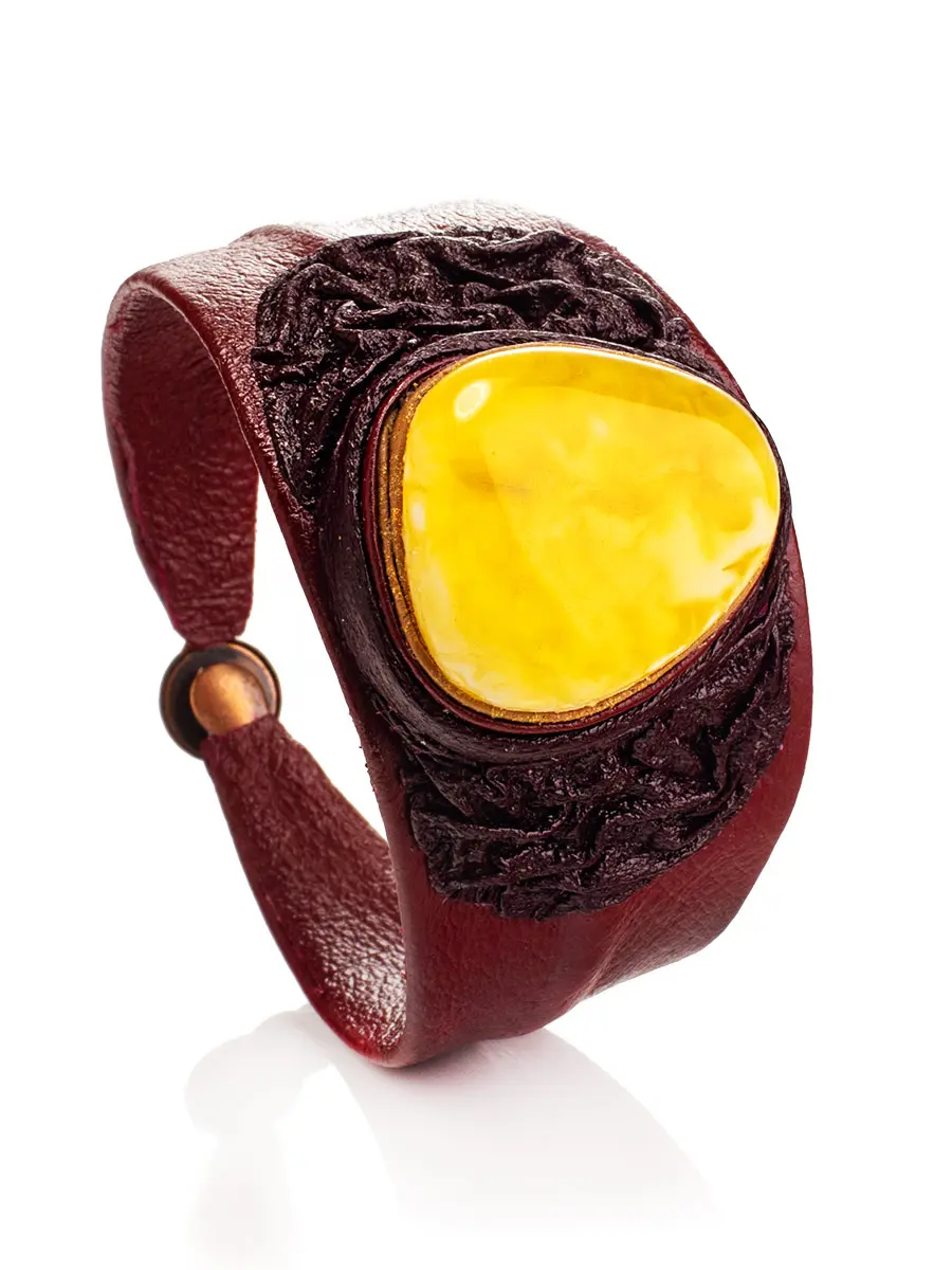 картинка Яркий кожаный браслет со вставкой из натурального янтаря «Нефертити» в онлайн магазине