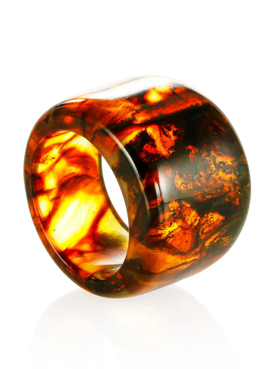 картинка Оригинальное широкое кольцо  «Везувий» из натурального формованного янтаря коньячного цвета в онлайн магазине
