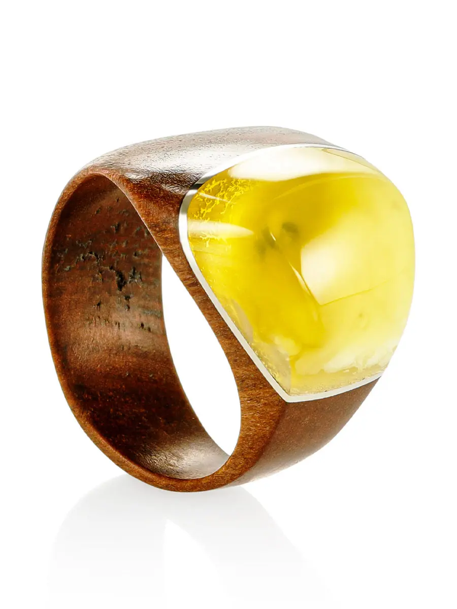 картинка Уникальное кольцо из дерева и натурального янтаря «Индонезия» в онлайн магазине