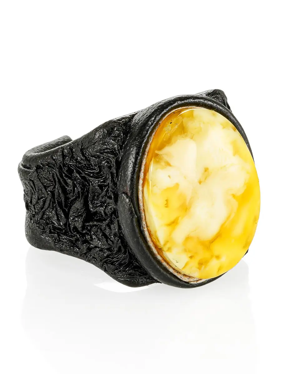 картинка Кожаное кольцо с натуральным цельным янтарём «Нефертити» для женщин и мужчин в онлайн магазине