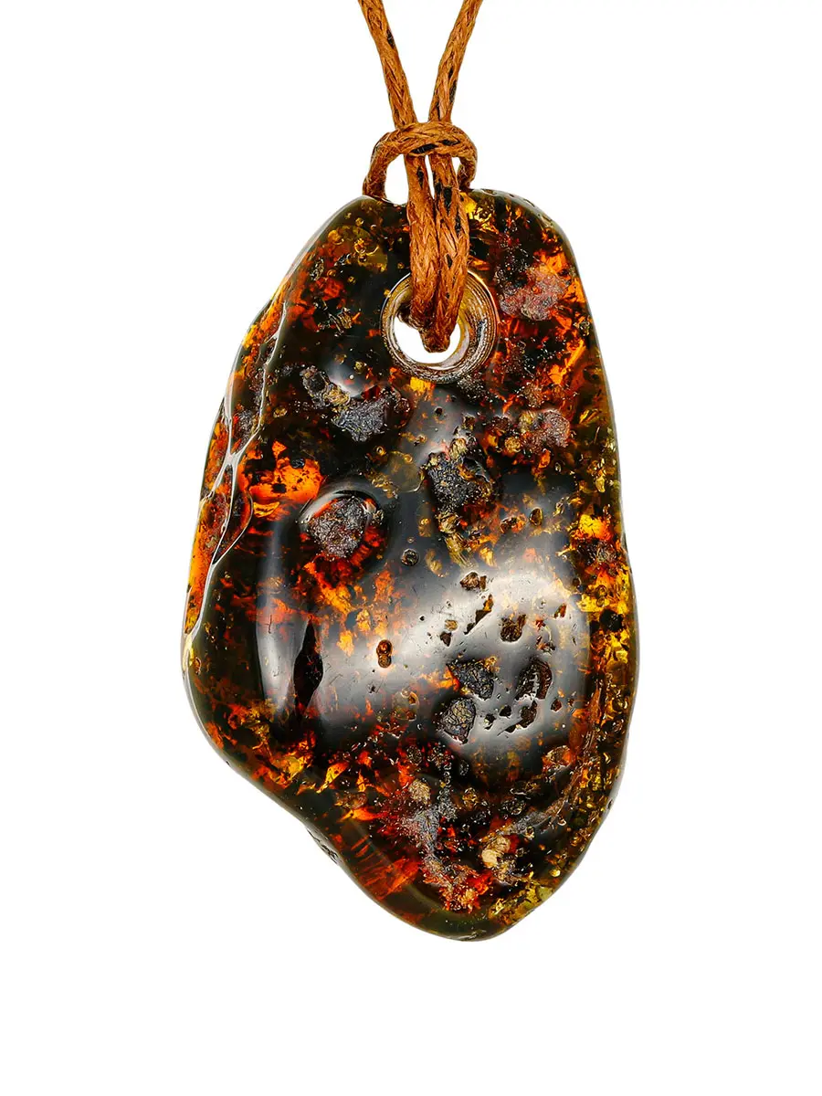 картинка Подвеска из цельного янтаря с тёмной текстурой в онлайн магазине