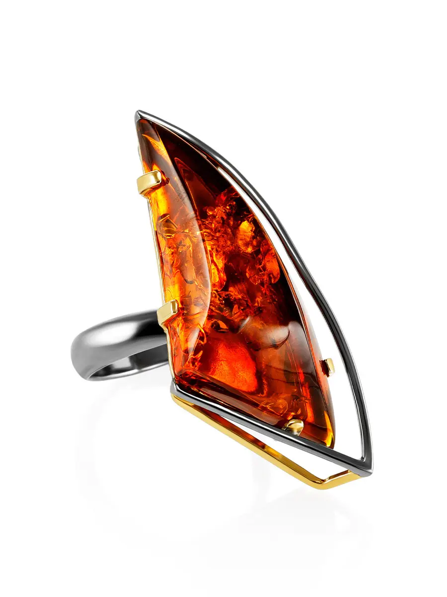 картинка Крупное эффектное кольцо из золочёного серебра с янтарём «Палладио» в онлайн магазине