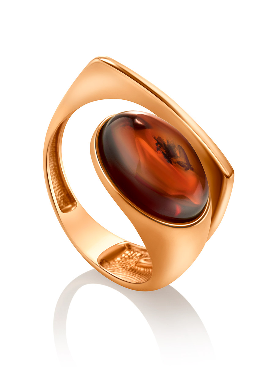 Эффектное разомкнутое кольцо с янтарём вишнёвого цвета «Либерти»