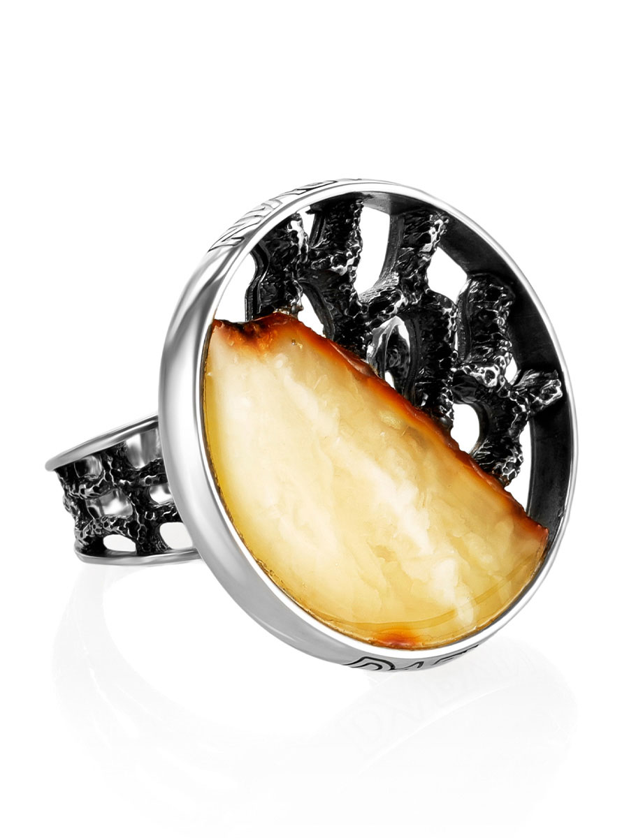 Круглое кольцо со вставкой из цельного янтаря «Модерн»